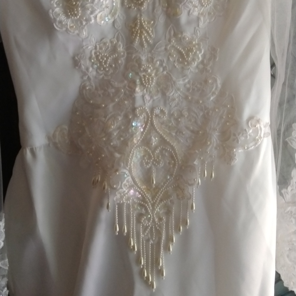 wedding dress size 12 white with sequins and pearl long train San Martin - Picture 5 of 16